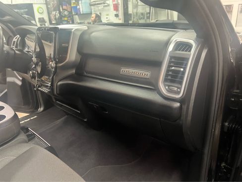 Used 2024 RAM 2500 Big Horn w/ Sport Appearance Package image 24