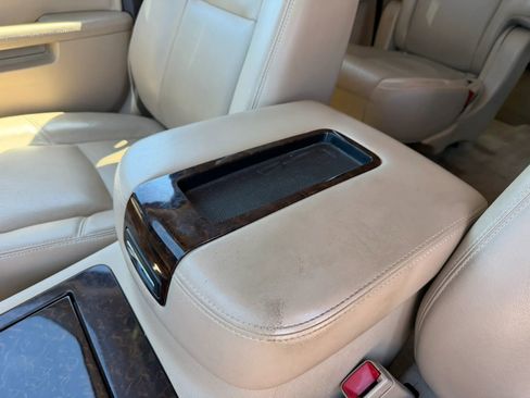 Used 2012 GMC Yukon XL Denali image 16