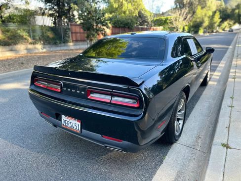 Used 2019 Dodge Challenger SXT image 8