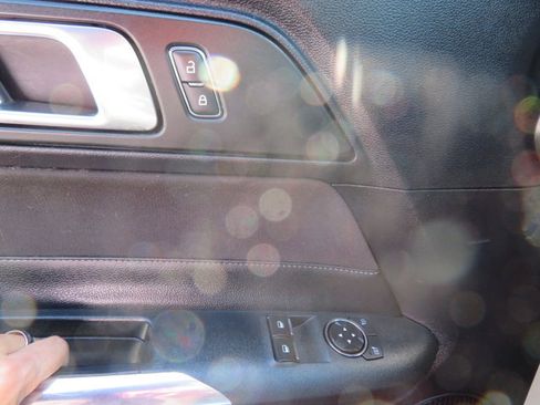 Used 2019 Ford Mustang Coupe image 17