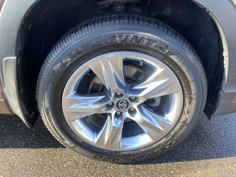 Used 2017 Toyota Highlander Limited image 20