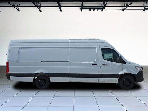 New 2025 Mercedes-Benz Sprinter 2500 image 3