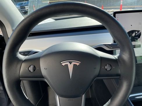 Used 2023 Tesla Model Y Performance image 27