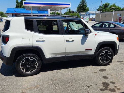 Used 2016 Jeep Renegade Trailhawk w/ Premium Trailhawk Package AWD/4WD image 9
