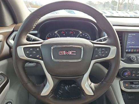 Used 2023 GMC Acadia SLT w/ Preferred Package image 9