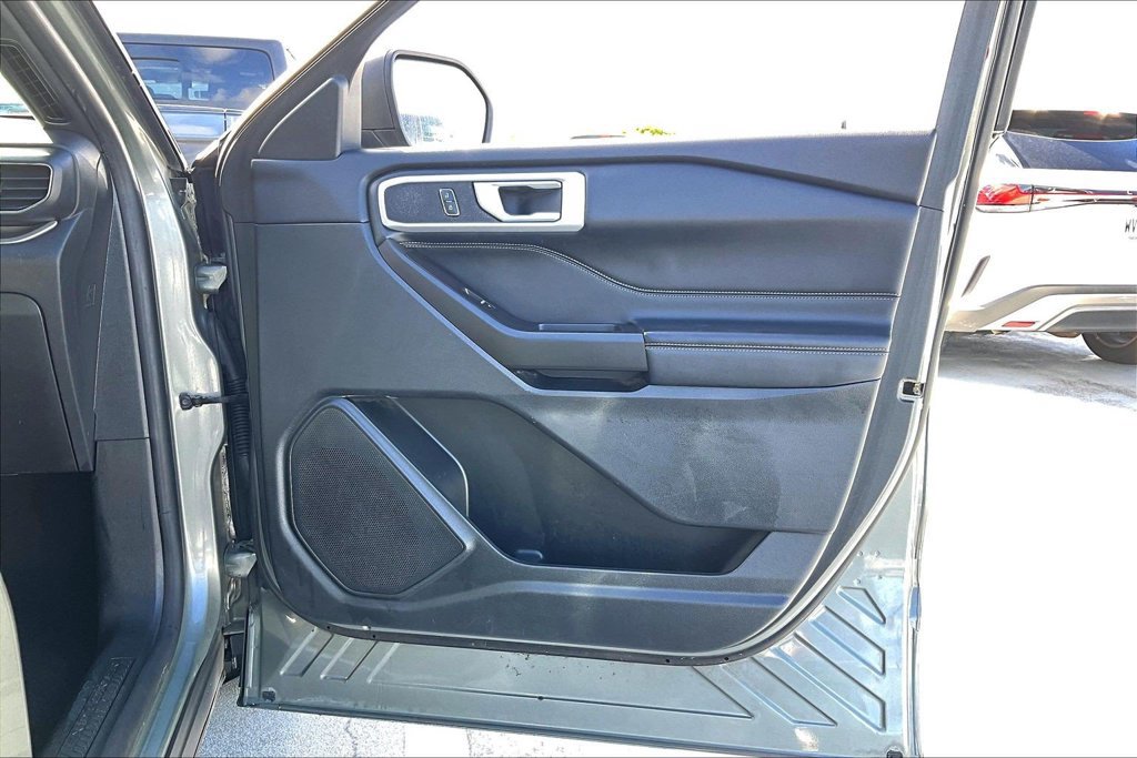 Used 2020 Ford Explorer XLT w/ Equipment Group 202A RWD image 19