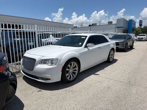 Used 2019 Chrysler 300 Limited RWD image 1