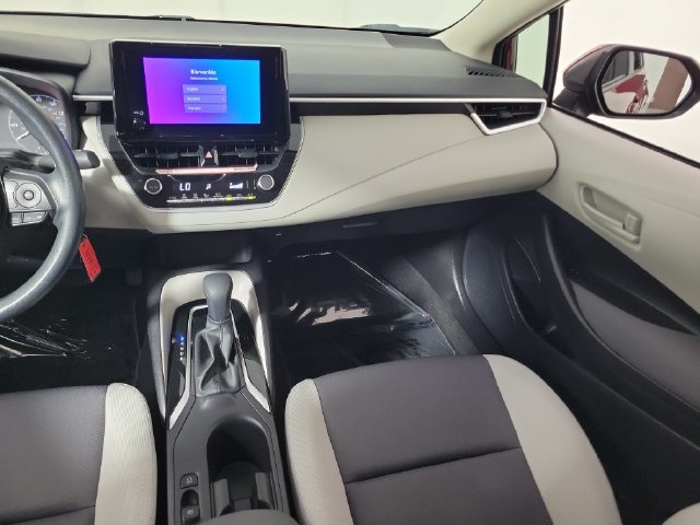 Used 2025 Toyota Corolla LE FWD image 17