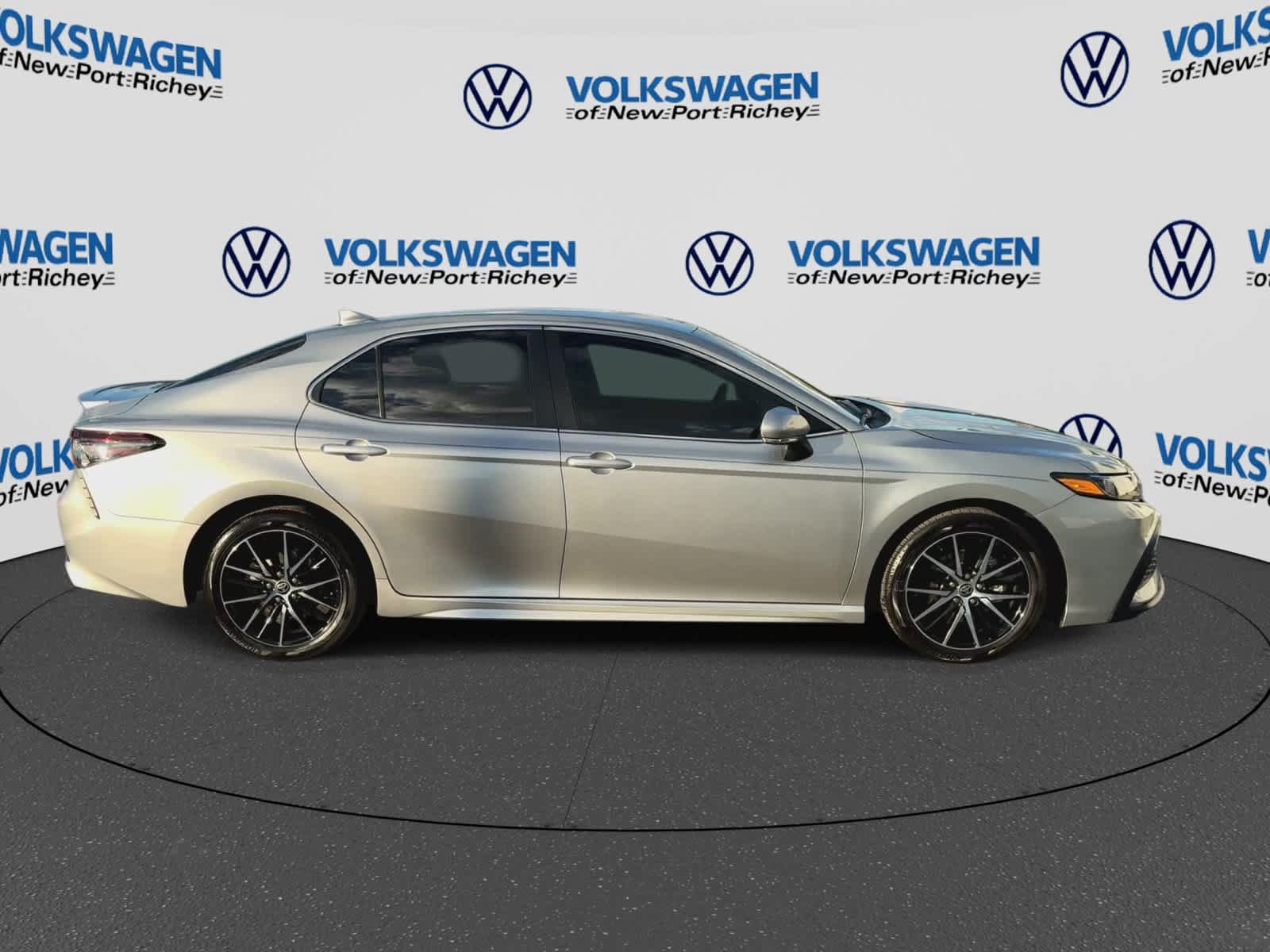 Used 2023 Toyota Camry SE FWD image 9