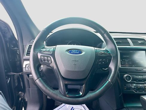 Used 2016 Ford Explorer XLT w/ Equipment Group 201A AWD/4WD image 11
