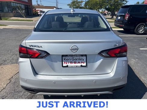 Used 2023 Nissan Versa SV image 6