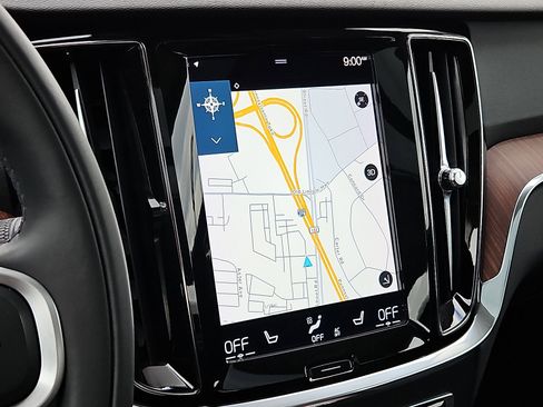 Certified 2022 Volvo S60 B5 Momentum w/ Premium Package image 17