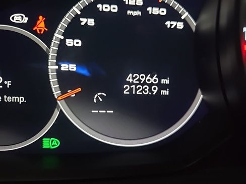 Used 2022 Porsche Cayenne Platinum Edition image 23