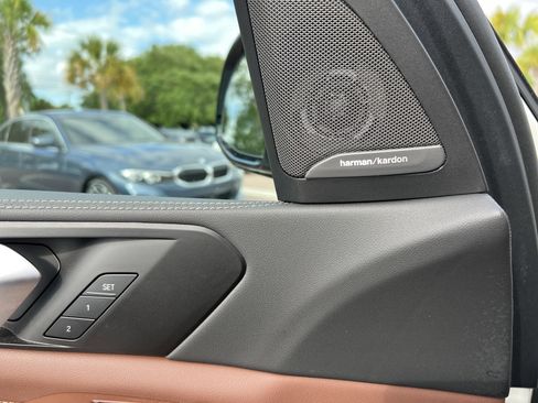 Used 2025 BMW X5 sDrive40i w/ M Sport Package RWD image 39