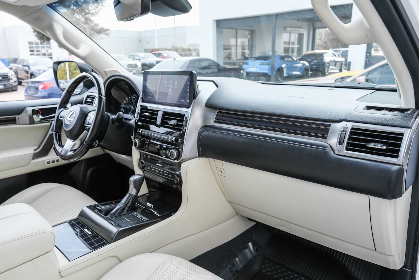Used 2022 Lexus GX 460 Luxury w/ Sport Design Package AWD/4WD image 24