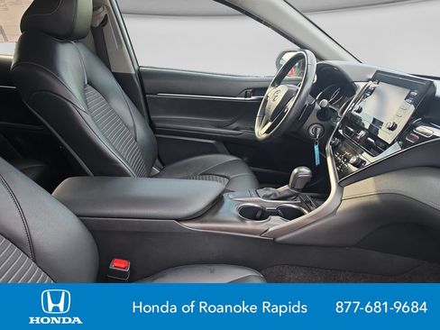 Used 2022 Toyota Camry SE FWD image 17