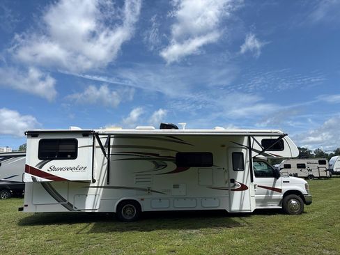 Used 2014 Ford E-450 and Econoline 450 Super Duty w/ Motorhome Prep Package RWD image 2