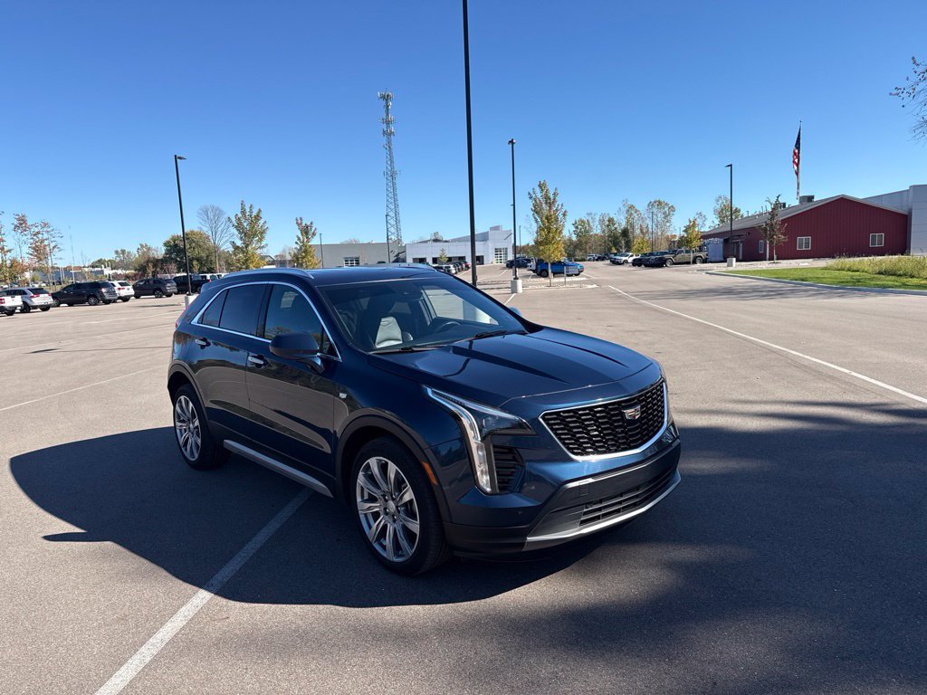 Used 2020 Cadillac XT4 Premium Luxury w/ Cold Weather Package AWD/4WD image 3