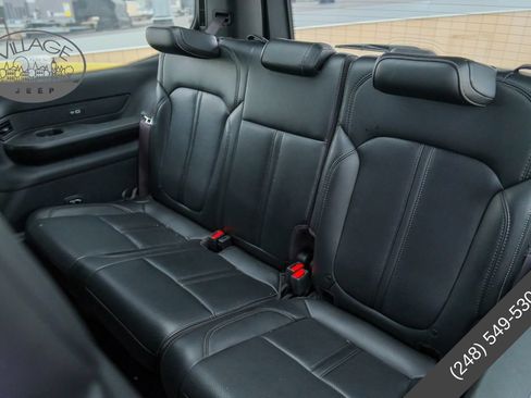 Used 2023 Jeep Wagoneer 4WD w/ Premium Group I image 13