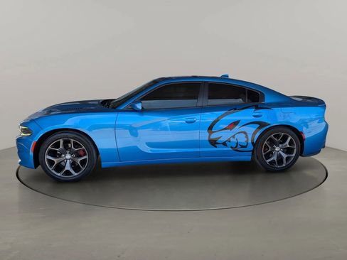 Used 2015 Dodge Charger R/T w/ Plus Group RWD image 2