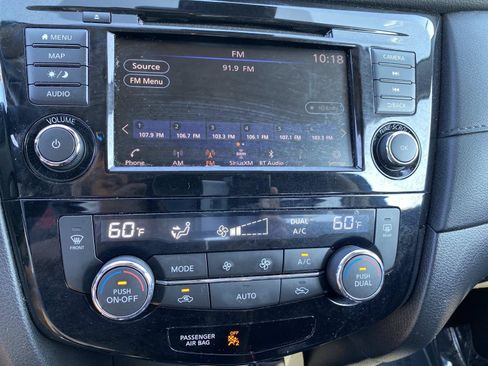 Used 2020 Nissan Rogue SV w/ Premium Package AWD/4WD image 13