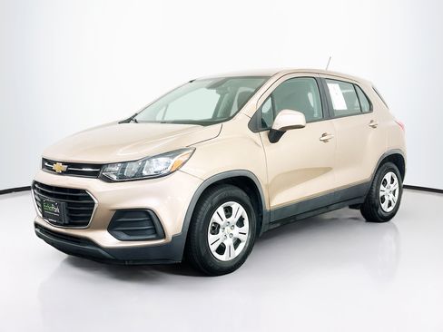 Used 2018 Chevrolet Trax LS FWD image 3