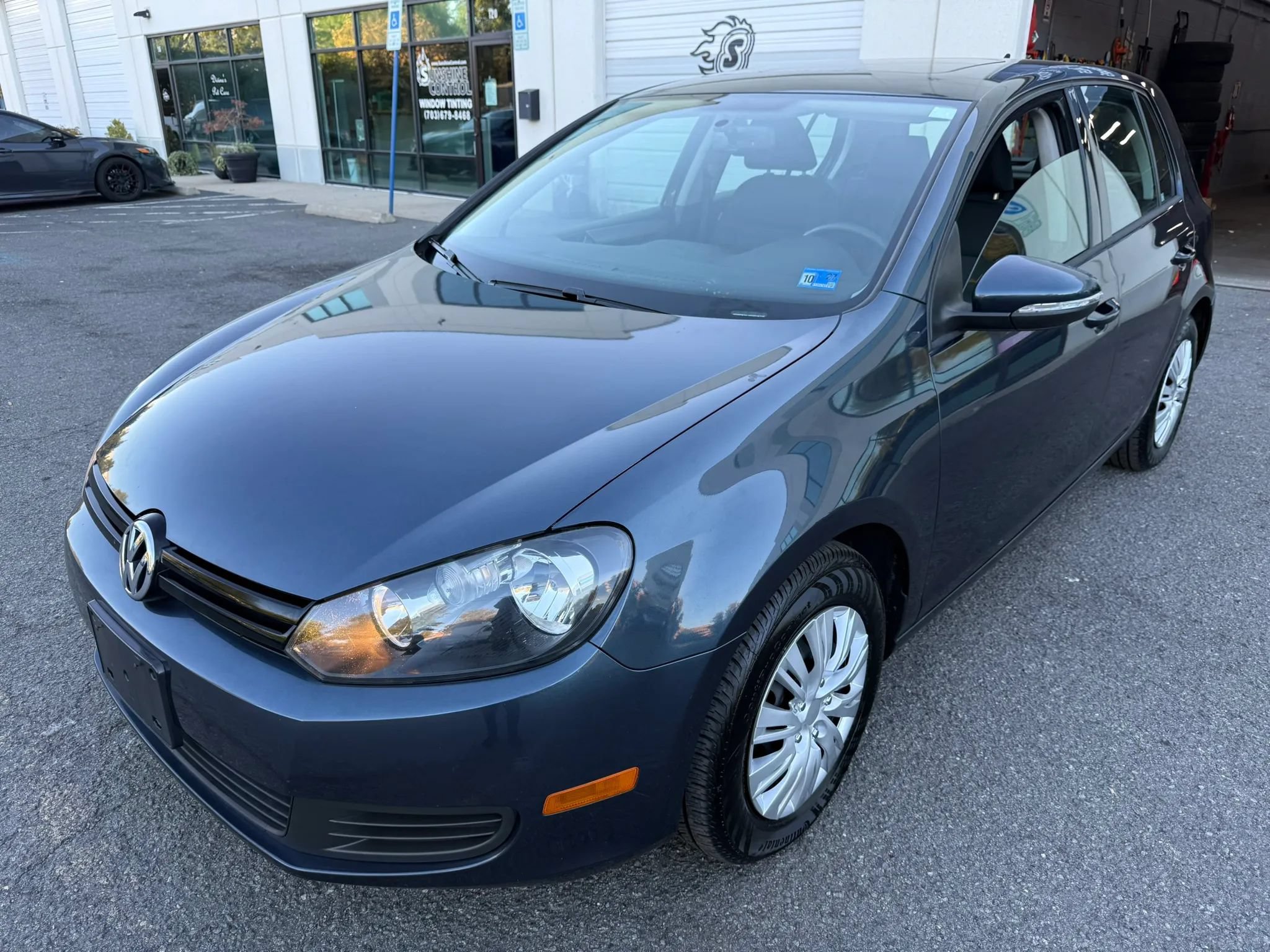 Used 2013 Volkswagen Golf 4-Door FWD image 5