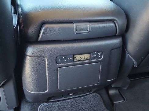 Used 2024 Nissan Armada SV image 18