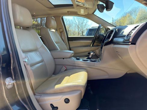 Used 2017 Jeep Grand Cherokee Limited image 14