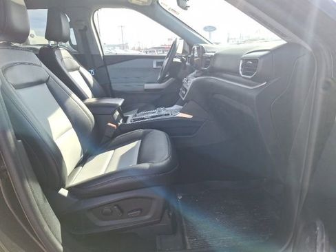 Used 2023 Ford Explorer XLT w/ Equipment Group 202A image 12