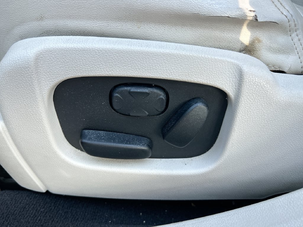 Used 2010 Lincoln MKS FWD image 12