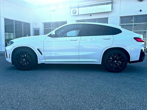 Used 2024 BMW X4 xDrive30i w/ M Sport Package AWD/4WD image 4