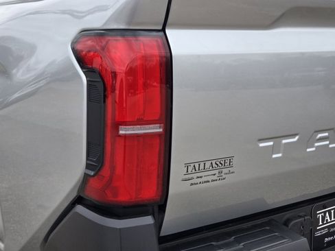 Used 2025 Toyota Tacoma SR image 8