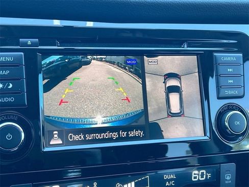 Used 2018 Nissan Rogue SV w/ Premium Package image 16