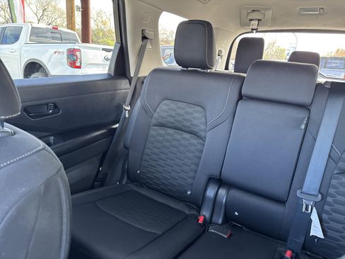 Used 2024 Nissan Pathfinder SV image 37