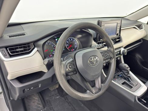 Used 2022 Toyota RAV4 XLE image 12