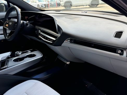 Used 2024 Cadillac Lyriq Luxury RWD image 15