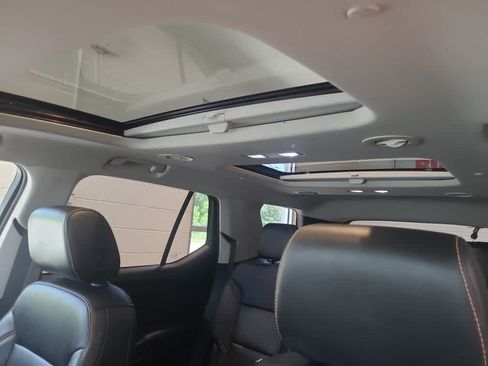 Used 2019 Chevrolet Traverse LT w/ LT Premium Package AWD/4WD image 12