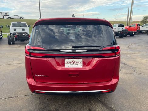 New 2026 Chrysler Pacifica Select FWD image 11