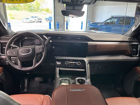 Used 2025 GMC Sierra 2500 Denali Ultimate AWD/4WD image 12