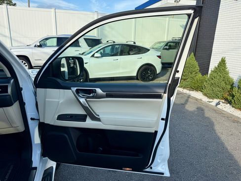 Used 2020 Lexus GX 460 Premium image 25