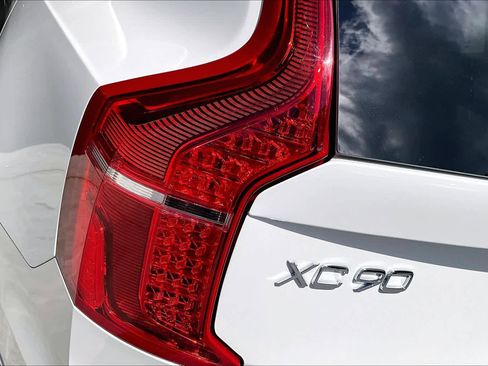 Used 2025 Volvo XC90 T8 Ultra w/ Protection Package Premier AWD/4WD image 29