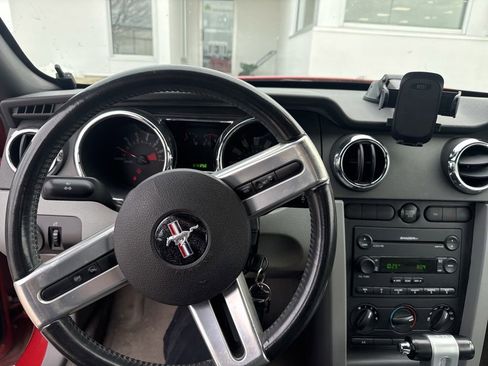 Used 2006 Ford Mustang Convertible image 5