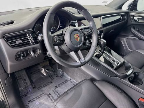 Certified 2026 Porsche Macan AWD/4WD image 4