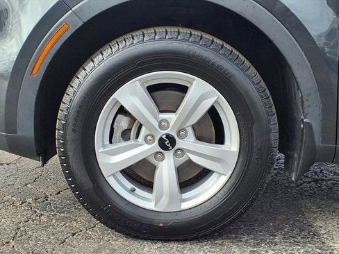 Used 2023 Kia Sorento LX image 22