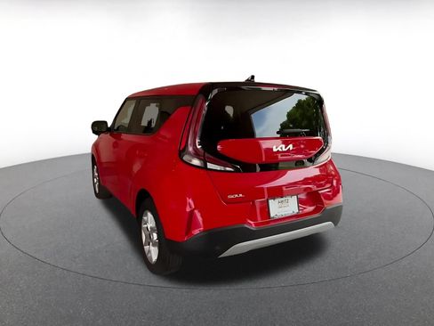 Used 2025 Kia Soul LX w/ LX Technology Package FWD image 9