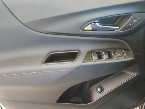 Used 2022 Chevrolet Equinox RS FWD image 23