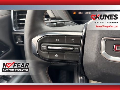 Used 2025 GMC Yukon XL AT4 image 23