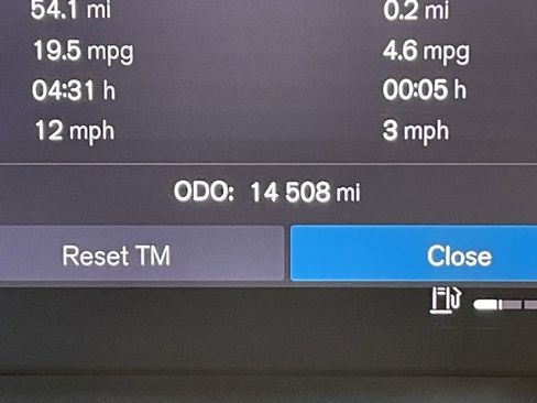 Used 2024 Volvo XC40 B5 Plus image 18