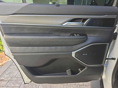 Used 2024 Jeep Wagoneer Series II w/ Convenience Group I image 8